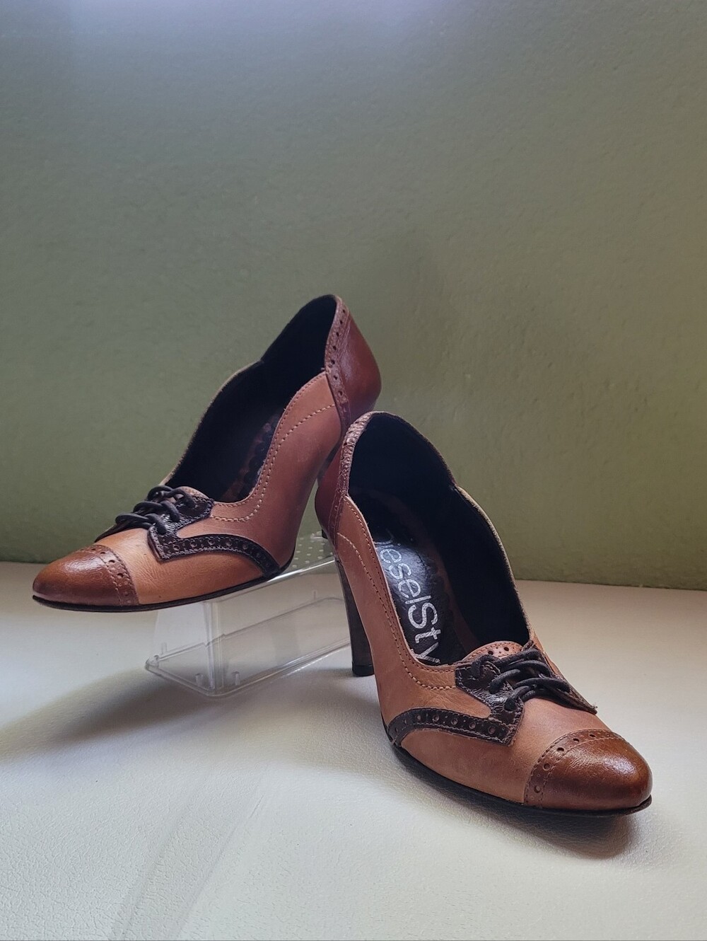 Diesel Style Labs Pristine Vintage Spectator Pumps Sz 7.5 - Picture 5 of 11